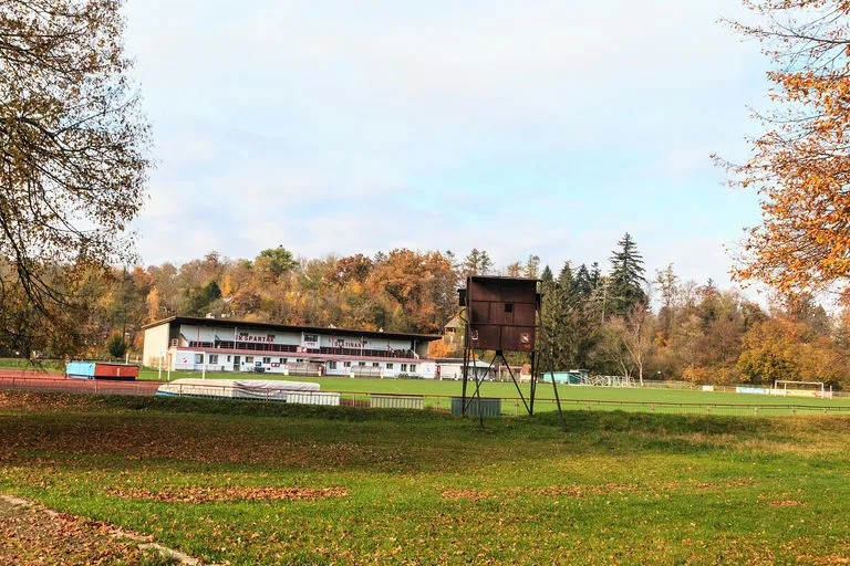 fotbalový stadion ve Slatiňanech